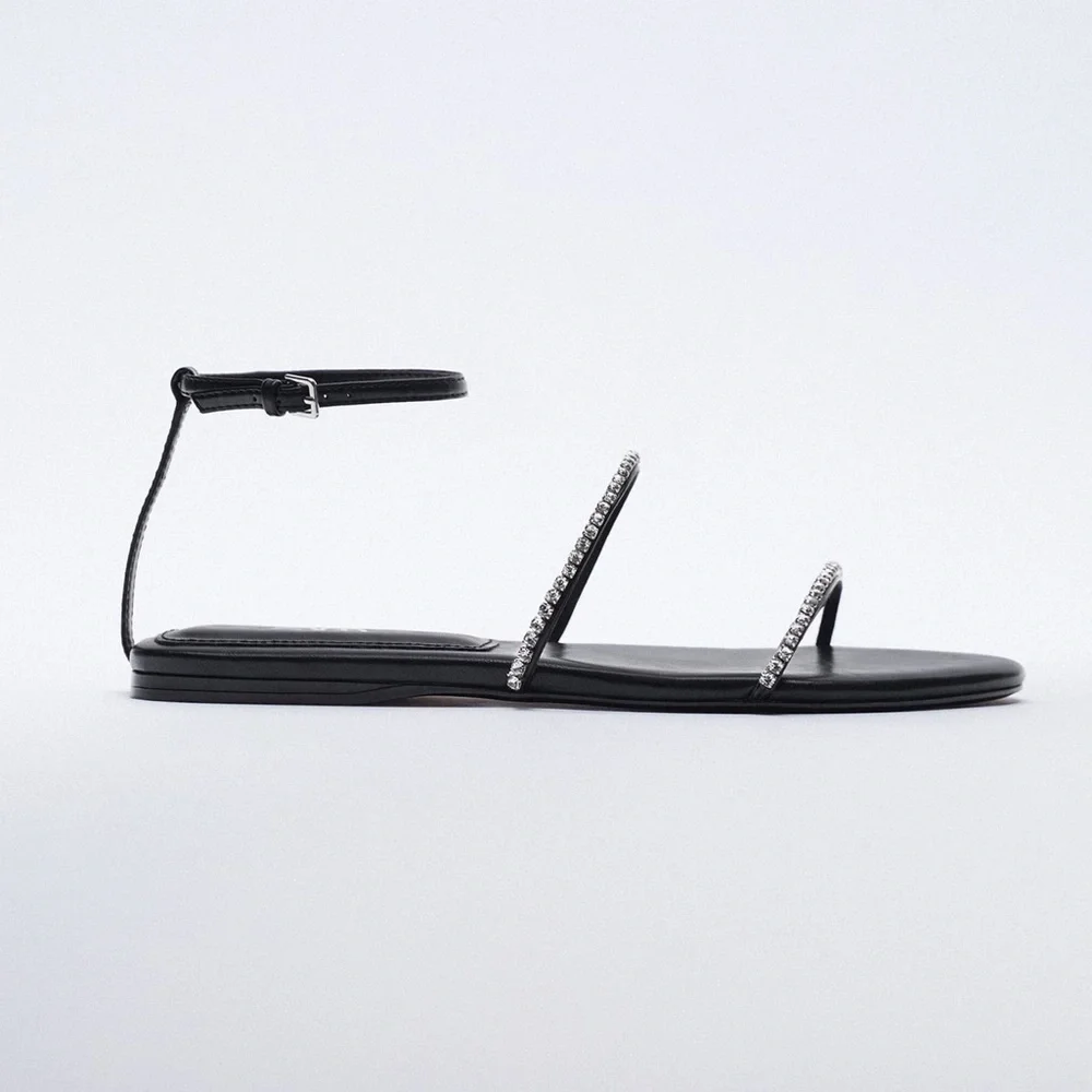 NWT. Zara Black Low Heeled Sandals. Size 8. - Picture 1 of 8
